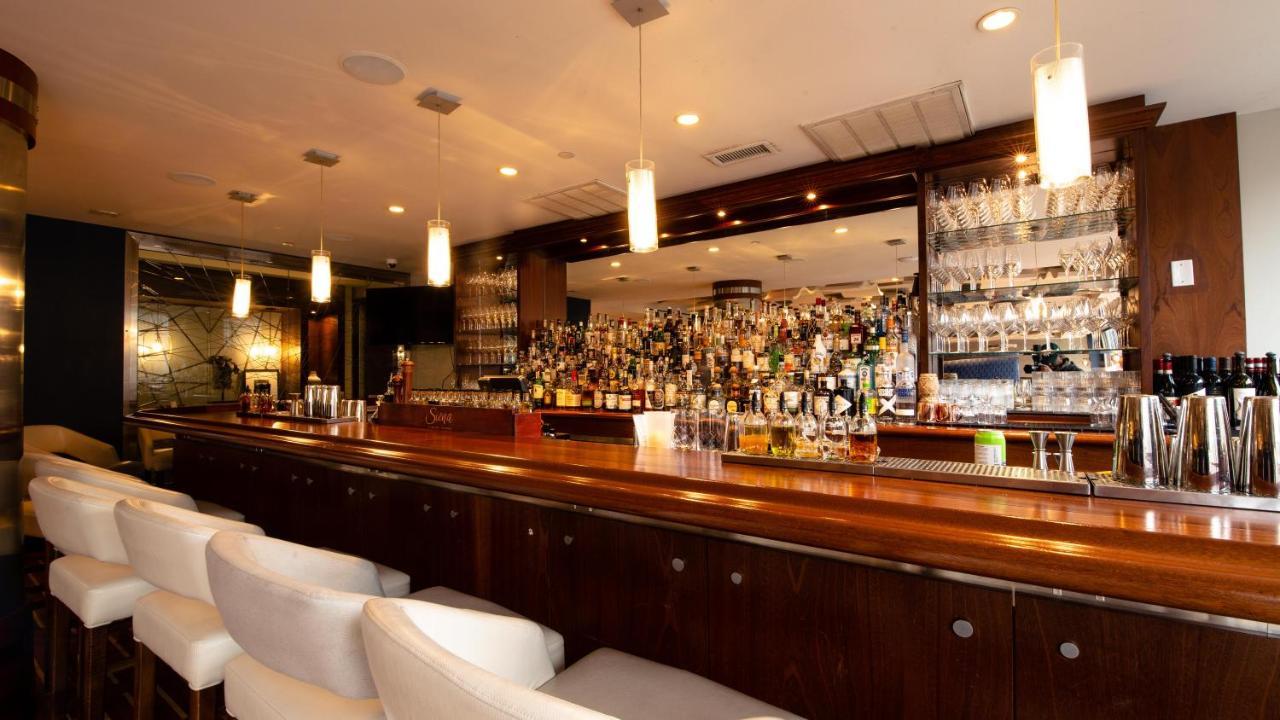 The Watershed Norwalk Hotell Exteriör bild