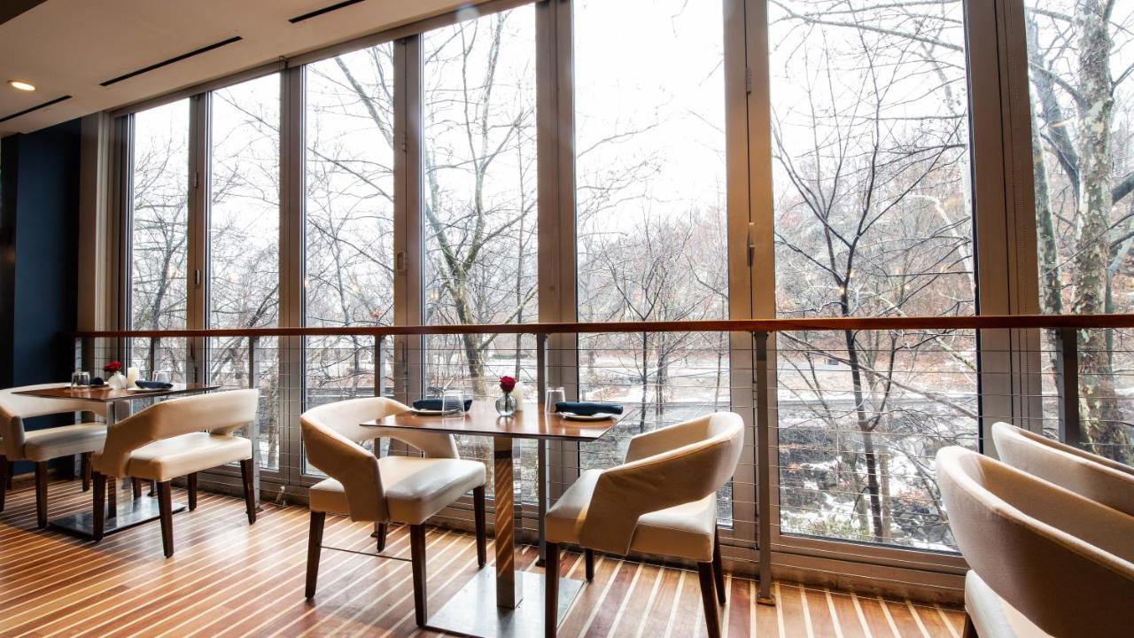 The Watershed Norwalk Hotell Exteriör bild