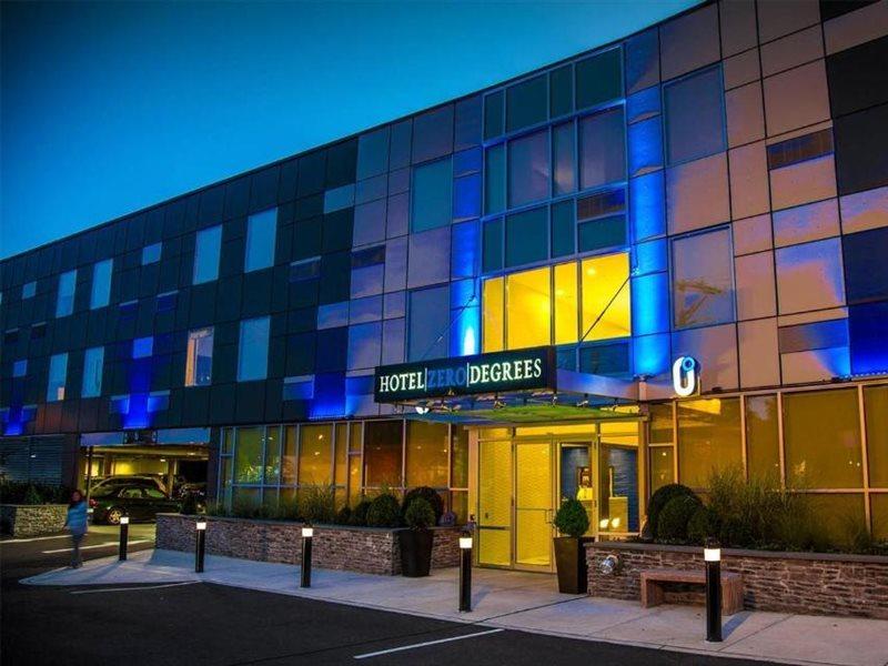 The Watershed Norwalk Hotell Exteriör bild