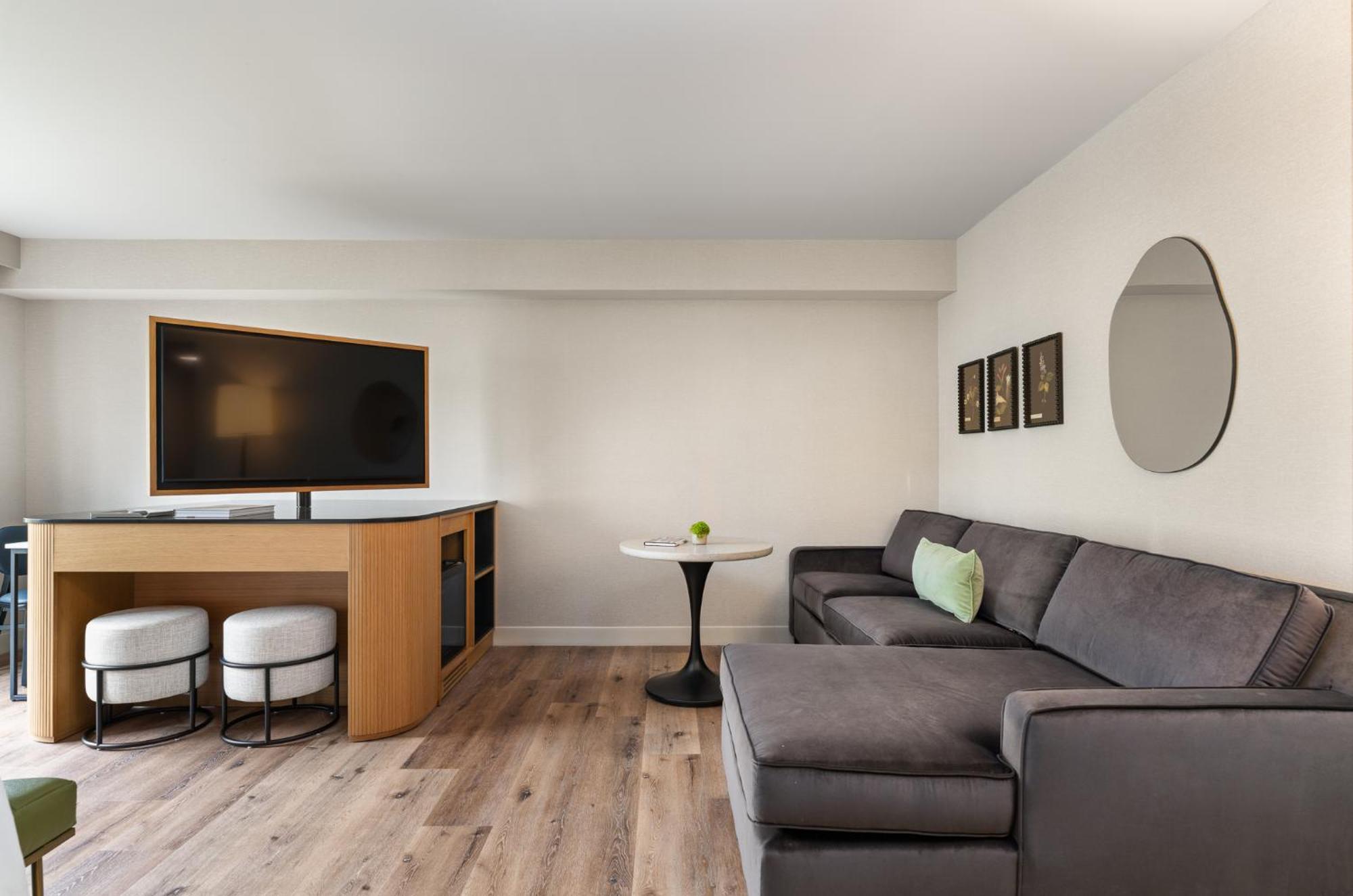 The Watershed Norwalk Hotell Exteriör bild