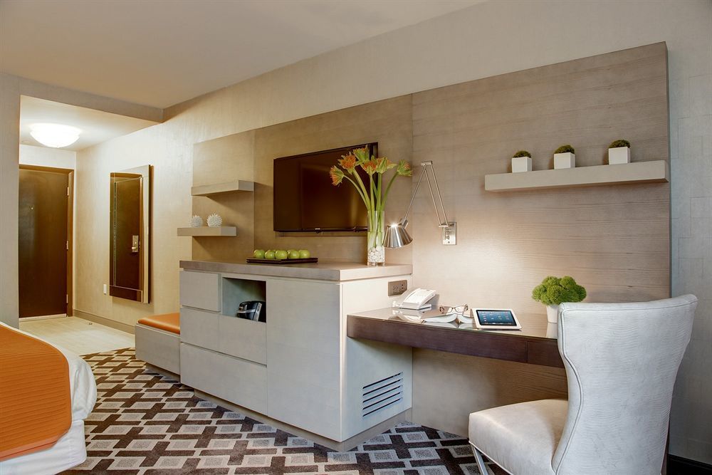 The Watershed Norwalk Hotell Exteriör bild