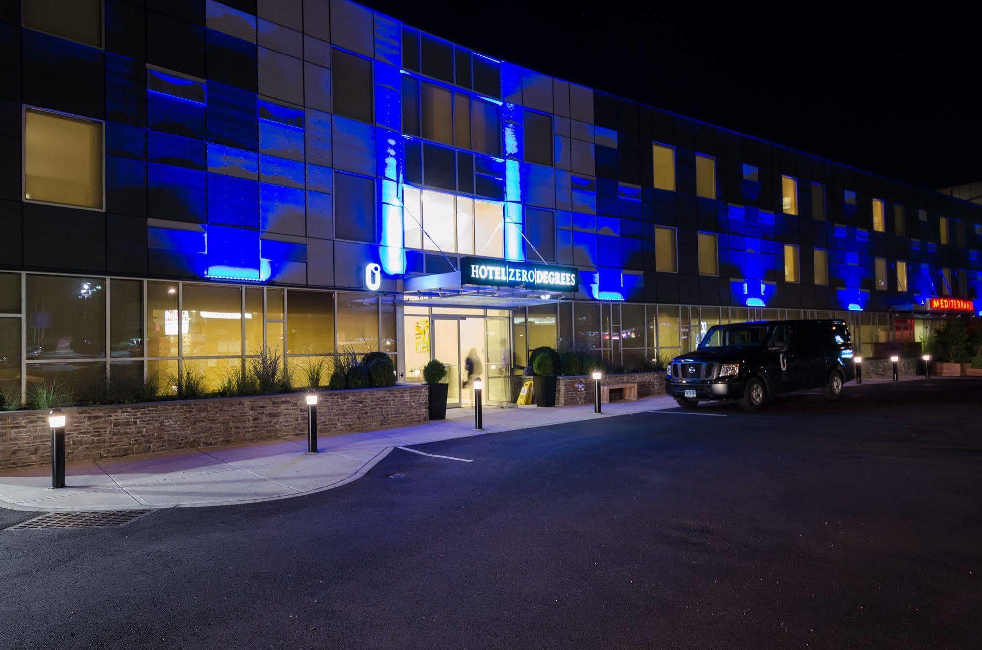 The Watershed Norwalk Hotell Exteriör bild